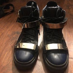 Giuseppe Zanotti, blue crocodile surface